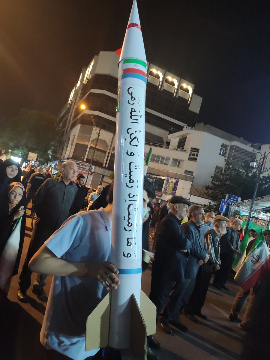 Whois_ImamMahdi's tweet photo. #Iran, Tehran, the verse written on the mi.s.s.i.le model in a teenager's hand:
"Nor was it you who threw ˹a handful of sand at the disbelievers˺, but it was Allah Who did so"
The Quran, 8: 17 https://t.co/XHvC2slJB7