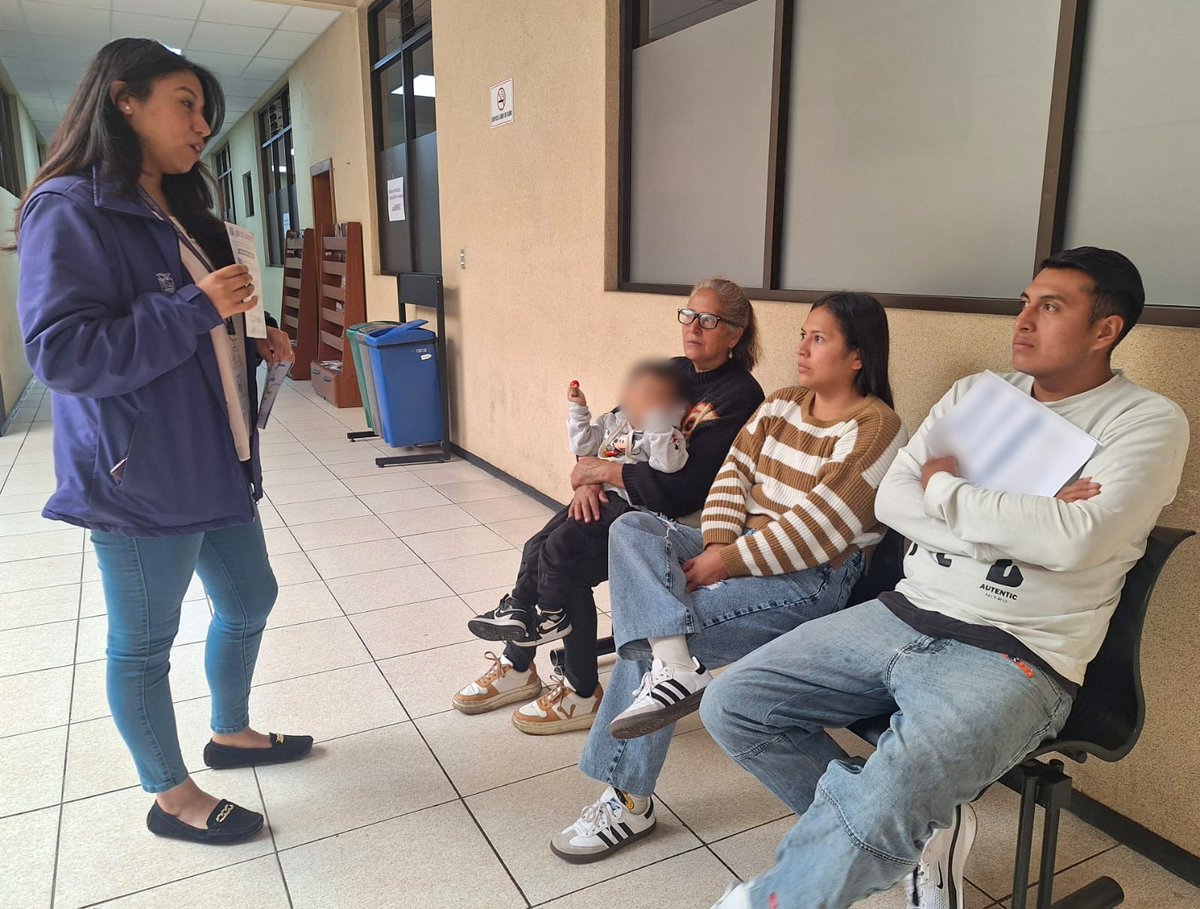 Acess_Ec's tweet photo. #ConectadosConACESS
📍 Llegamos con nuestro punto informativo a los exteriores de la @ANT_Ecuador en #Azuay.
🗣️ Informamos a los usuarios sobre:
✅ Servicios de la #ACESS.
📝 #EncuestaDeLaCalidad.
¡Tu salud, nuestro compromiso! 🙌
#ACESSProtege
#ElNuevoEcuado https://t.co/xRhsSoACTi