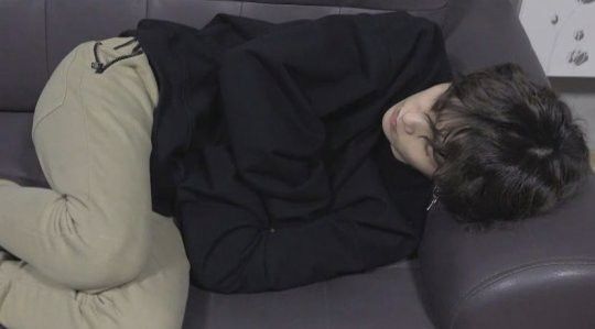 nyoomfiiimin's tweet image. – 𝘡-𝘻-𝘻, 𝘥𝘰𝘯'𝘵 𝘸𝘢𝘬𝘦 𝘮𝘦 (us) 𝘶𝘱 /ᐠ - ˕ -マᶻ 𝗓 𐰁

#ARSD #ArmySelcaDay #SUGA @bts_bighit