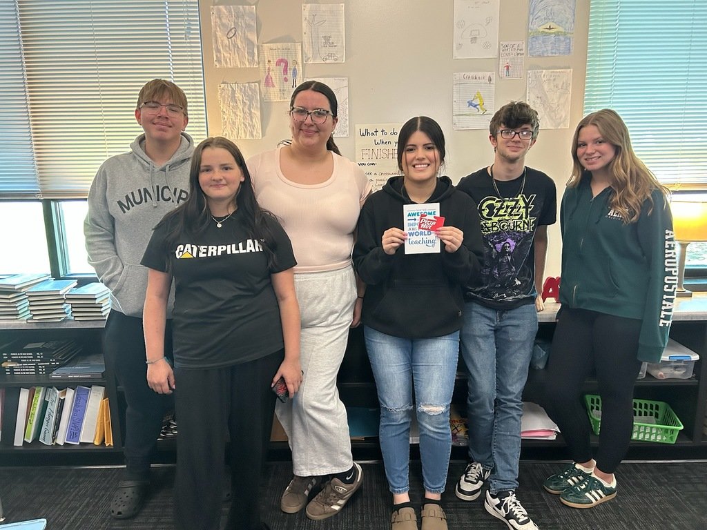 PioneerJrSrHigh's tweet image. The yearbook kids won a $100 Pizza Hut gift card for winning the Jostens SPRINGO competition!