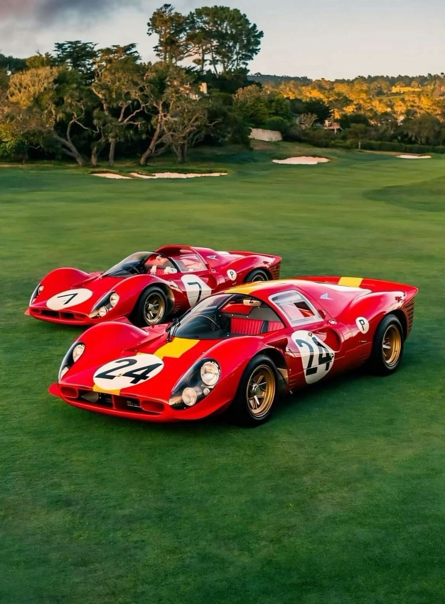 Retromania4ever's tweet image. ✅⬜🟥 Two rare 1967 #Ferrari 330 P4❤️‍🔥
