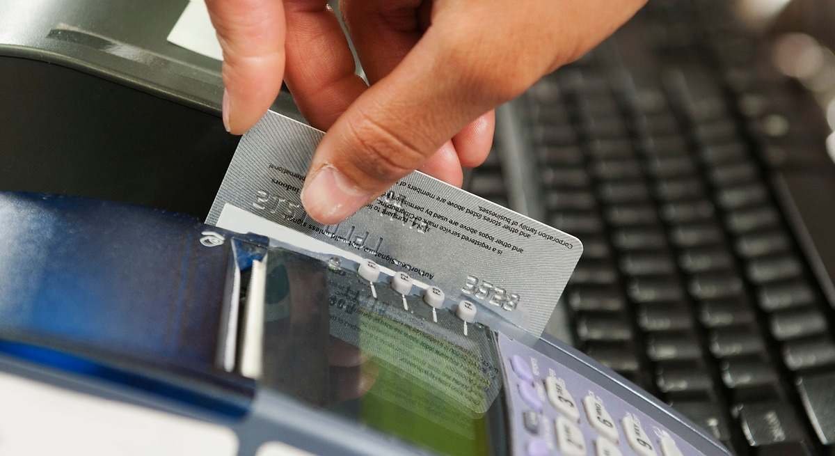 Securizame's tweet image. Una caída de media hora en Redsys provoca incidencias de pago con tarjetas en los comercios y problemas en los cajeros eleconomista.es/banca-finanzas… #Internet #Noticia #Tecnología #CiberSeguridad vía @elEconomistaes