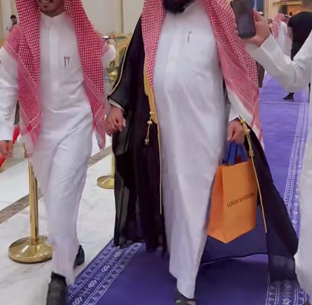 ديـَنا tweet media