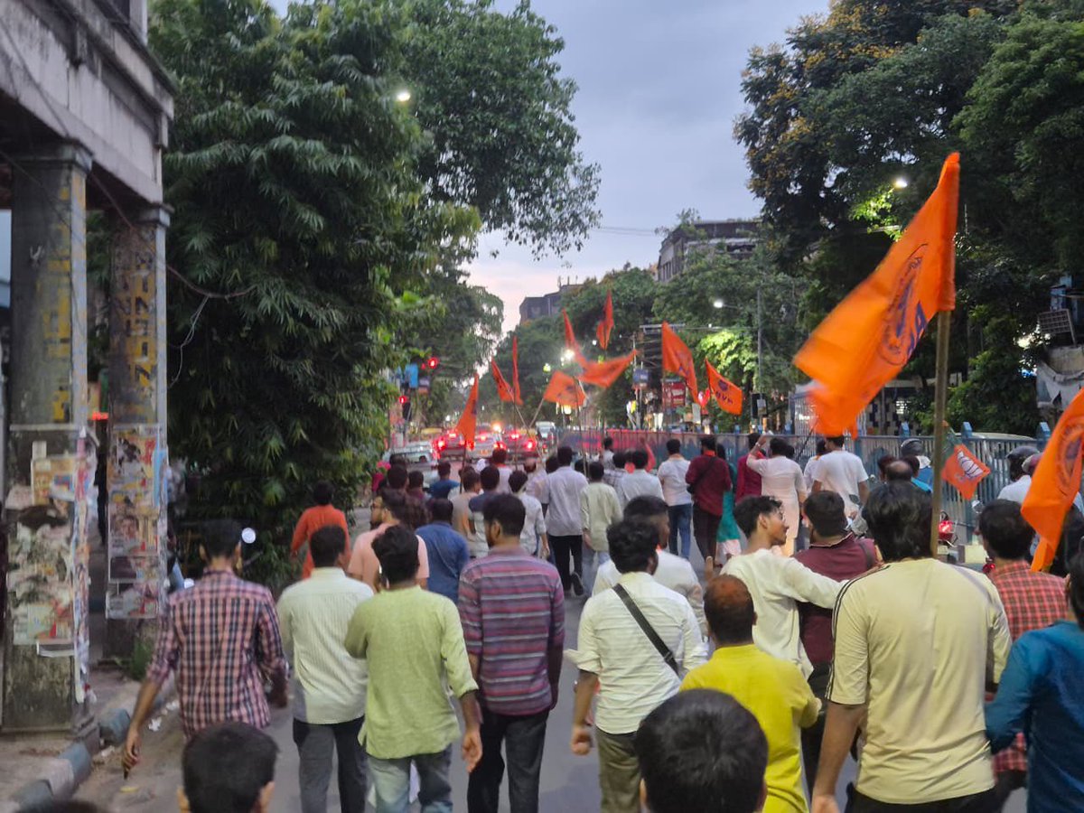 ABVPVoice's tweet photo. This Abhinandan Yatra is not just a celebration it is a tribute. Today, we march with pride and purpose, celebrating the resounding victory in Bengal and commemorating 150 glorious years of Vande Mataram, a song that ignited the spirit of a nation.

A tribute to the people of Bengal who stood firm, and to our karyakartas, Rajesh Sarkar and Tapas Barman, who laid down their lives while protesting against anti-educational policies. Their sacrifice reminds us of the harsh and violent realities of political struggle in the state.

This victory belongs to every voice that refused to be silenced.