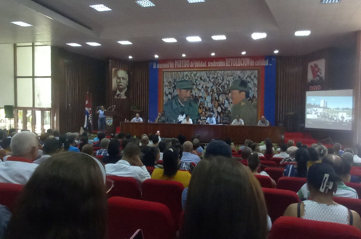 EcasaHolguin's tweet photo. @EcasaHolguin presente en Intercambio donde nuestro primer secretario trae como invitada a Katiuska Blanco, biografa de nuestro Comandante en Jefe Fidel Castro Ruz con importantes enseñanzas. #Ecasa #Cacsa #TransporteCuba https://t.co/2oA8se2ZFx