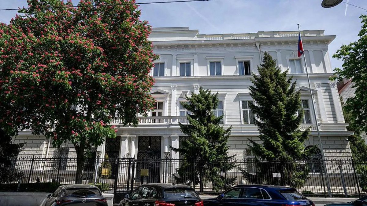WorldTension00's tweet image. Austria Expels Three Russian Diplomats Over Rooftop Spy Antenna Network world-tension.com/austria-expels…
#Austria #Russia #ViennaEspionage