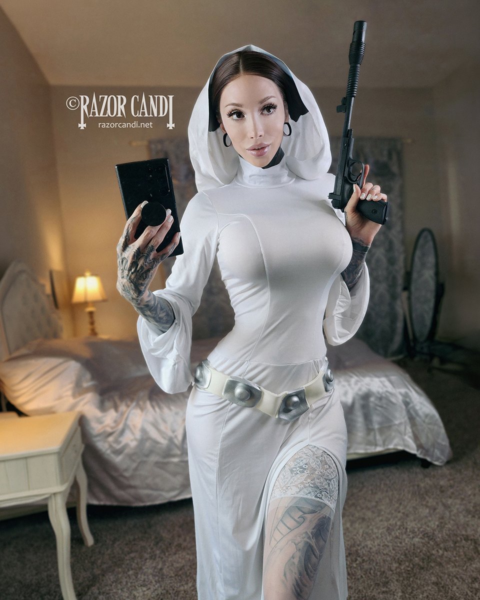 RazorCandi tweet media