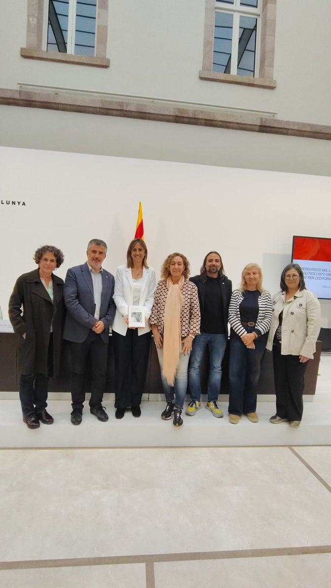 vinasxifra's tweet photo. Avui hem assistit al @parlamentcat a la presentació del llibre Salvador Sunyer. Temps polítics (1977-1991).

Un acte de reconeixement a una trajectòria vinculada al compromís polític, a la construcció democràtica i a una etapa clau de la nostra Història. https://t.co/TSctcY20cQ