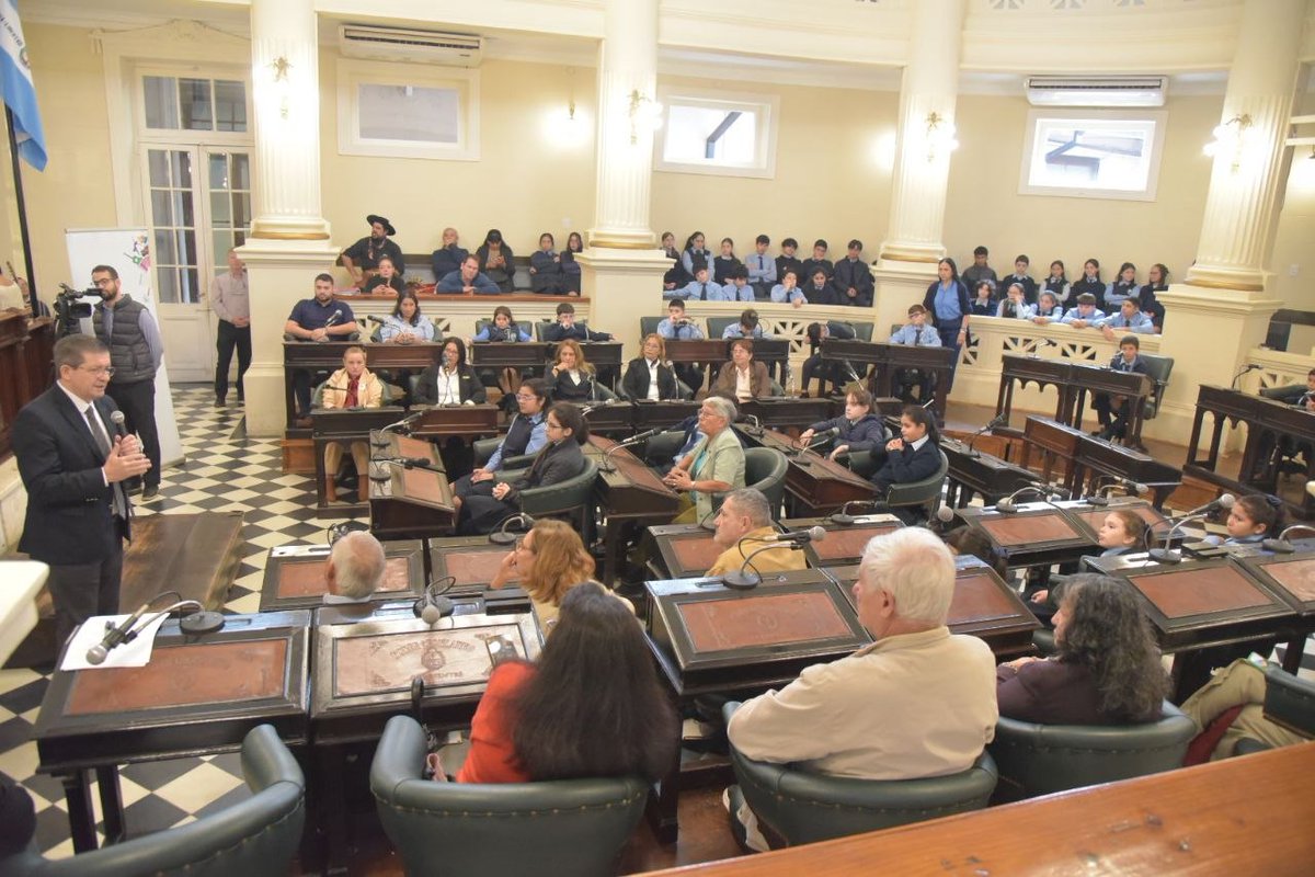 PedroCtes2025's tweet photo. Varios sectores trabajan para que la Peregrinación de San Luis del Palmar a Itatí sea daclarada Patrimonio Cultural Inmaterial de la Humanidad de @UNESCO. Con apoyo del Senado, se realizó un taller de reflexión y diálogo con ese fin. Participó el vicegobernador @PedroBraillardP. https://t.co/CBcRTLd0nm