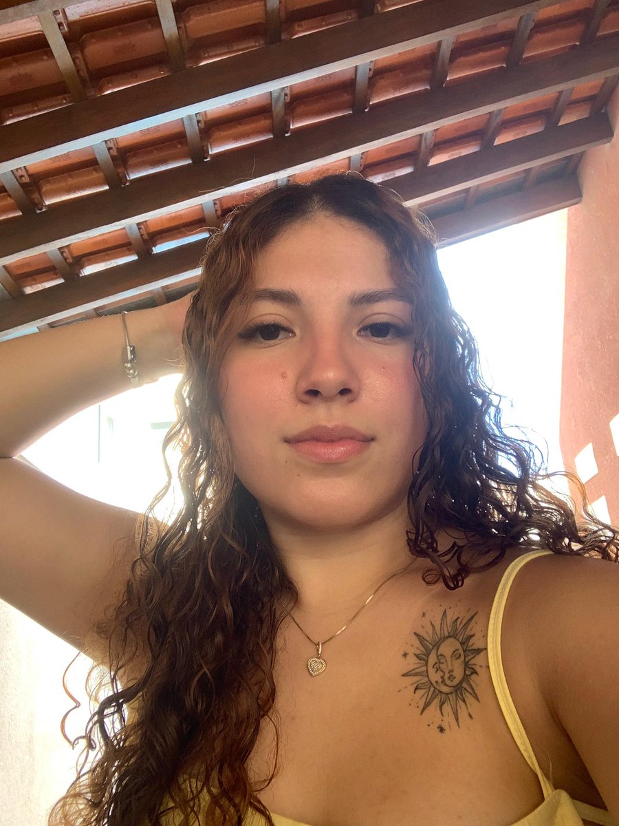 diiixmonteiro's tweet photo. eu me amo de cílios 💛 https://t.co/x8nFYImsBu