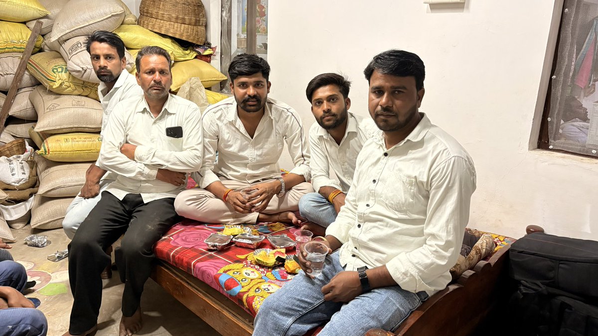 आज महेश लोधी जी के सुपुत्र के लग्नोत्सव कार्यक्रम में सम्मिलित होकर शुभकामनाएं प्रेषित कीं।
इस अवसर पर आत्मीयजनों से भेंट-मुलाकात का सौभाग्य भी प्राप्त हुआ।

#neerajbadagaon