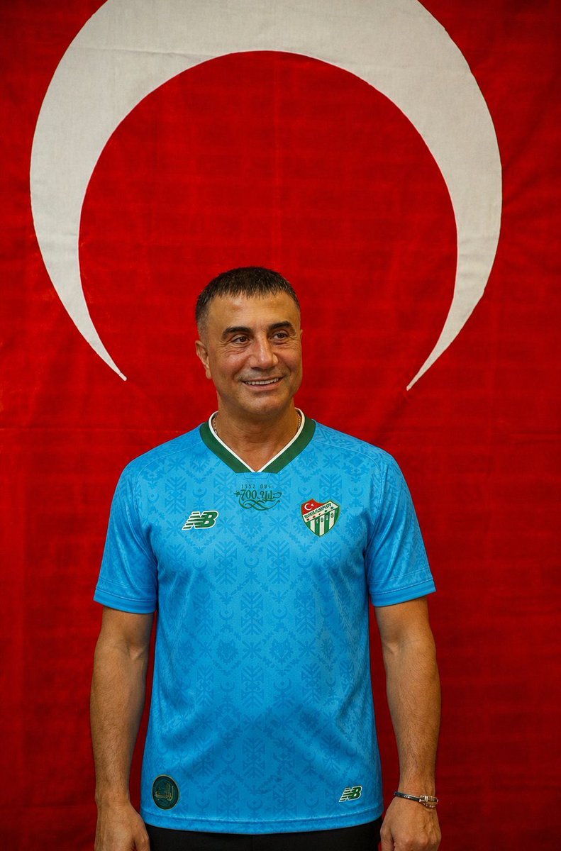 Sayın Reisim Sedat Pekere seslenmek istiyoruz;
Bursasporumuzun Türk lokomotifli 700. Yıl formamızı Bursada dağ yöremizde ki köy okullarında yaşayan ihtiyaç sahibi minik öğrenci kardeşlerimize giydirmek onları mutlu etmek istiyoruz.
Senin Bursaspor sevginide Türklük sevginide