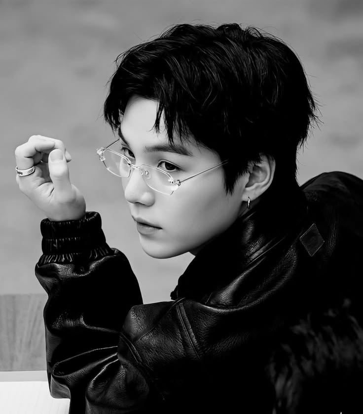 YOONGIMYBABY7's tweet image. same vibe, different worlds

#ARSD #ArmySelcaDay #suga