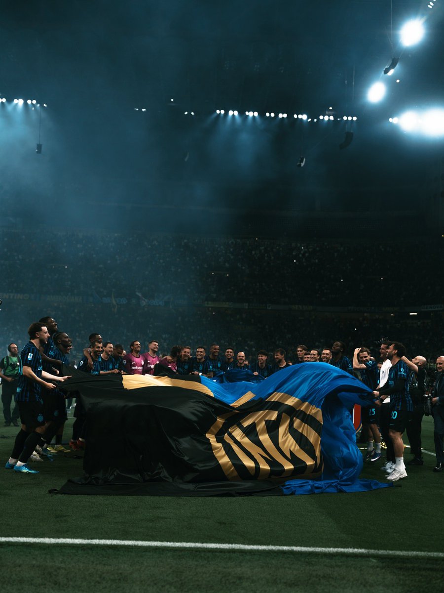 sgirlxinter's tweet photo. Fumo, lacrime, fumo, lacrime

COSA AVETE COMBINATO @Inter https://t.co/bZ251jFtcP