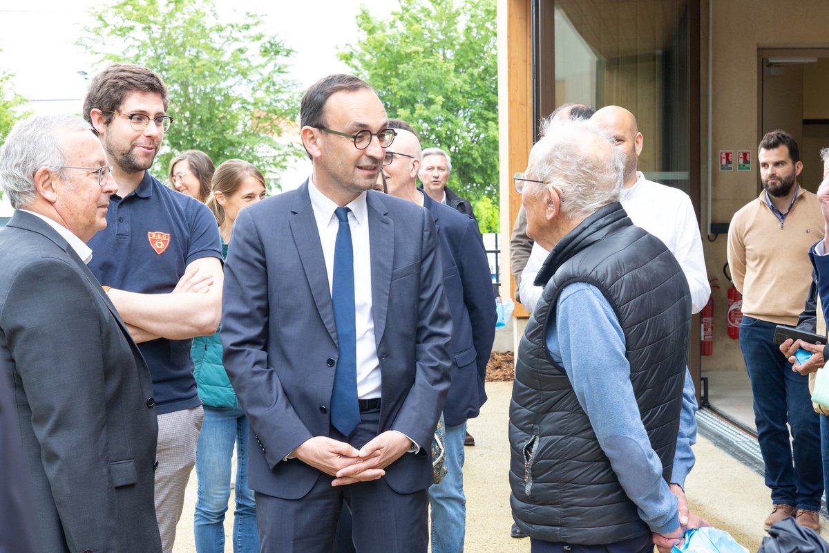 T_Cazenave's tweet photo. 🏊 Une piscine réouverte

Ce matin à Caudéran, j’étais présent pour l’ouverture au public de la piscine Jean Zay.

Un équipement attendu, désormais accessible à tous.

👉 Apprendre à nager  
👉 Pratiquer une activité physique  
👉 Partager un moment en famille https://t.co/PHggIXGCAD