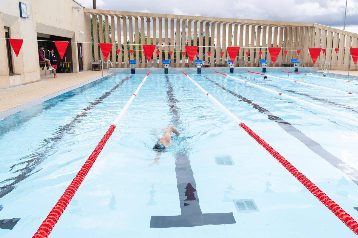 T_Cazenave's tweet photo. 🏊 Une piscine réouverte

Ce matin à Caudéran, j’étais présent pour l’ouverture au public de la piscine Jean Zay.

Un équipement attendu, désormais accessible à tous.

👉 Apprendre à nager  
👉 Pratiquer une activité physique  
👉 Partager un moment en famille https://t.co/PHggIXGCAD
