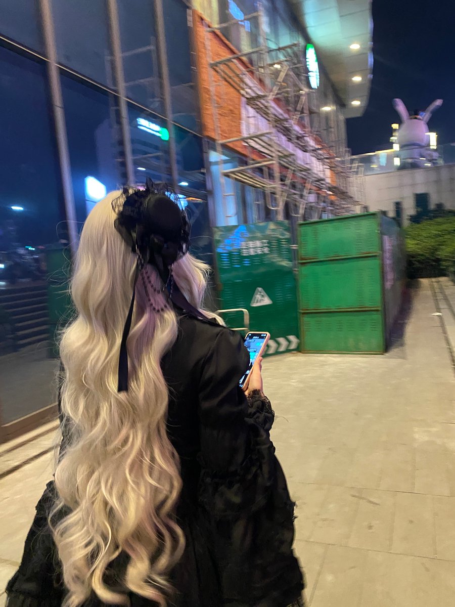 操你妈傻逼世界 tweet media