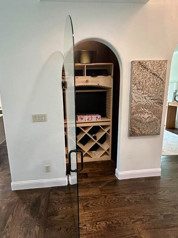 CollinCoGlass's tweet photo. Upgrade your McKinney home with a custom arched glass wine cellar door. Precision-cut frameless glass meets matte black hardware for a sophisticated, modern look. 🍷✨ #GlassDesign #McKinney #WineCellar #HomeDecor #CustomGlass https://t.co/FOX3WxClPh