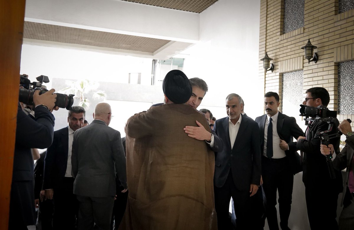 WelattvKu's tweet photo. Serokê Herêma Kurdistanê Nêçîrvan Barzanî û serokê Şepêla Hîkme ya Niştîmanî Seyid Emar El-Hekîm civiyan
📌Tekezî li girîngiya diyaloga niştîmanî û lihevtêgihiştina di navbera aliyên siyasî de hat kirin
#Nêçîrvan_Barzanî
#Emar_Hekîm
#Hewlêr
#Bexda
#Welattv https://t.co/jYK0GtE3lc