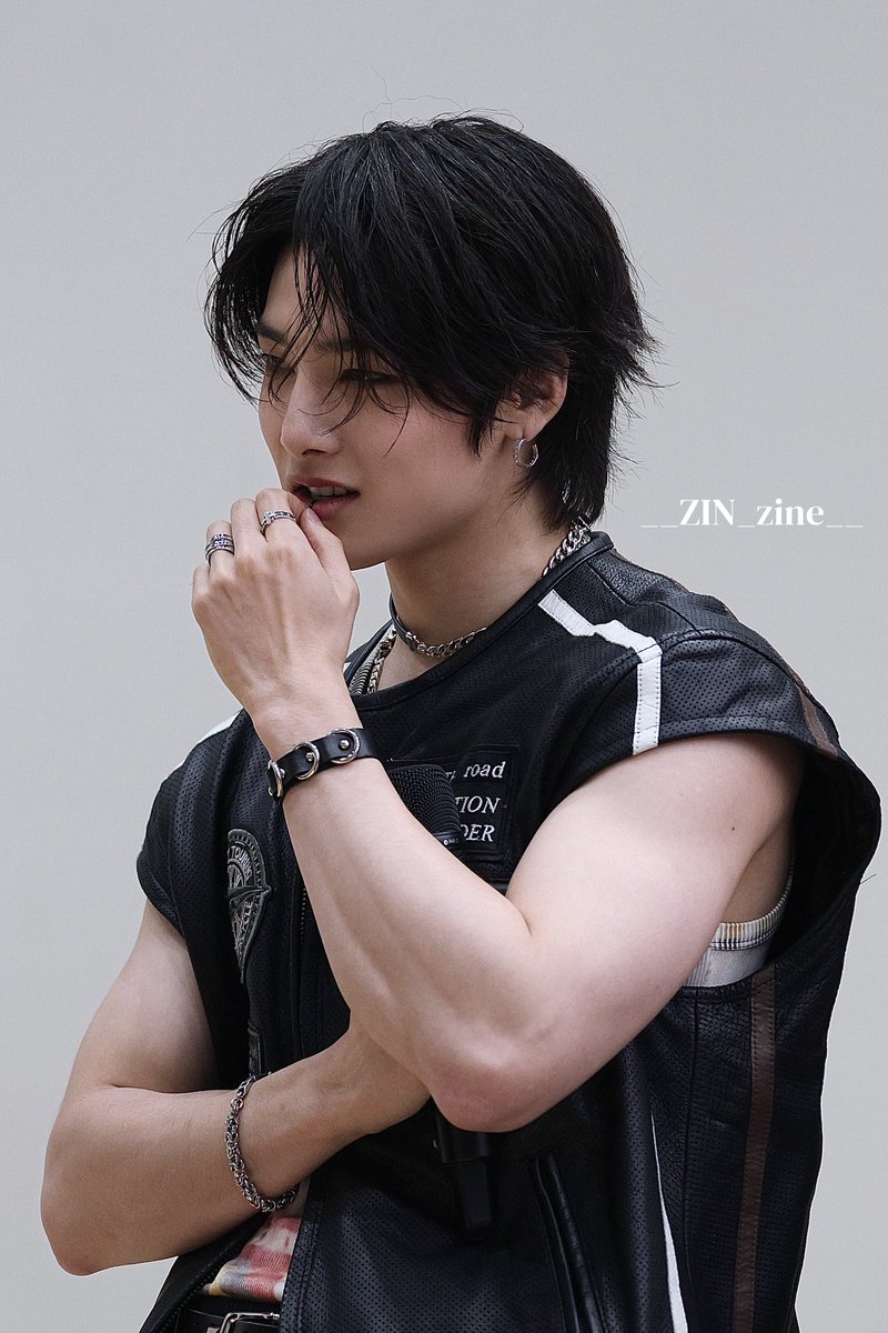 __ZIN_zine__'s tweet photo. 250823 🦊

#StrayKids #SKZ #스트레이키즈 #스키즈
#I_N #아이엔 #양정인 https://t.co/164lxLf3Vh