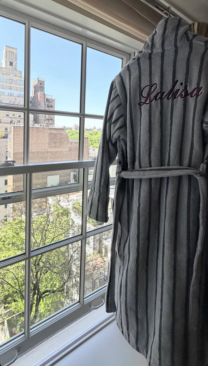 LALISAITALY_'s tweet photo. #LISA sulle Storie di IG

@wearelloud 
#MetGala
#LISAxMetGala2026 https://t.co/afeRjfG1m7