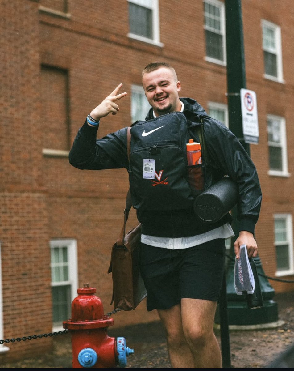 thetrenchllc's tweet photo. Son, we dropped you off in January at 17 years old. You’d never been away from home. You finished your 1st semester at 1 of the best universities in the world with a 3.5+ GPA! I’m so proud of you! All those things + the grind of being a P4 🏈 player!
#choosehard https://t.co/j1XaoIMs5O