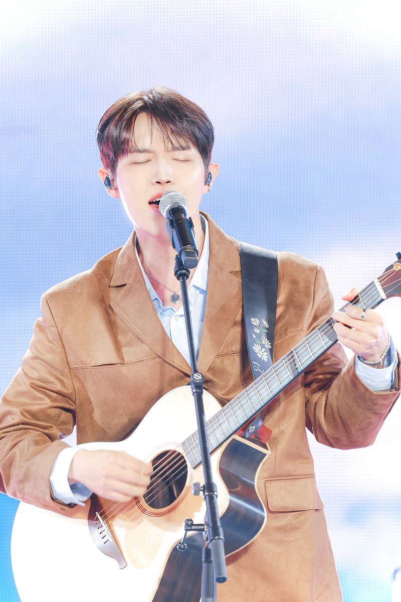 서울의 달 tweet media