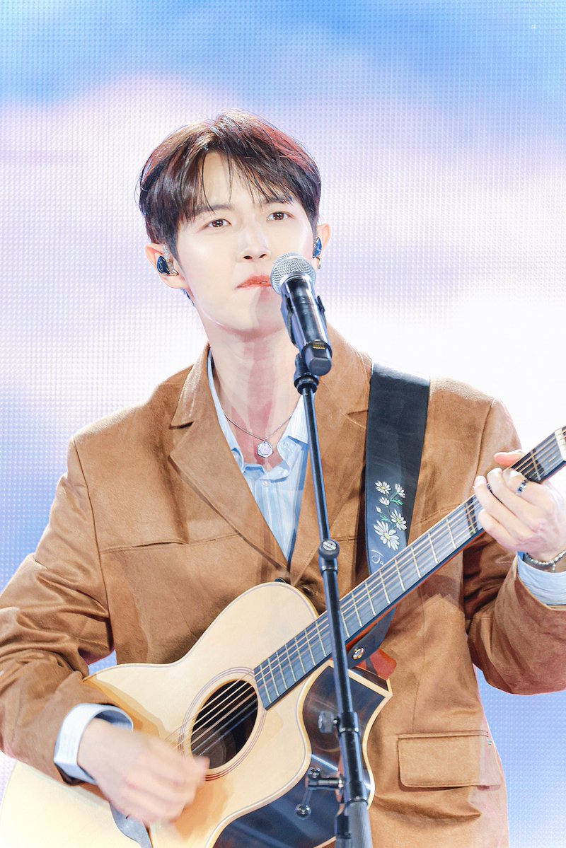 서울의 달 tweet media