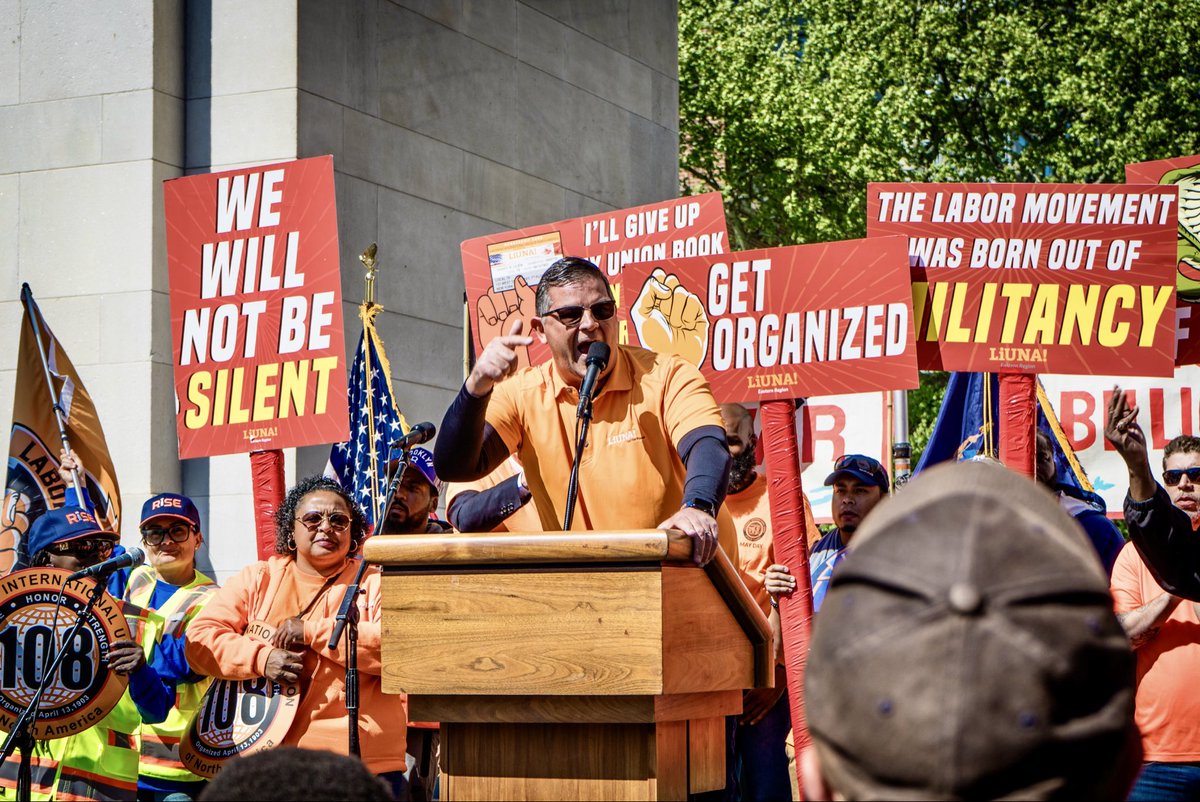 NYSLOF's tweet image. New York is a Union Town ✊ Proud to stand in solidarity at Washington Square Park celebrating May Day and the power of labor. Reminder to all billionaires - Workers create the wealth! #MayDay #UnionStrong