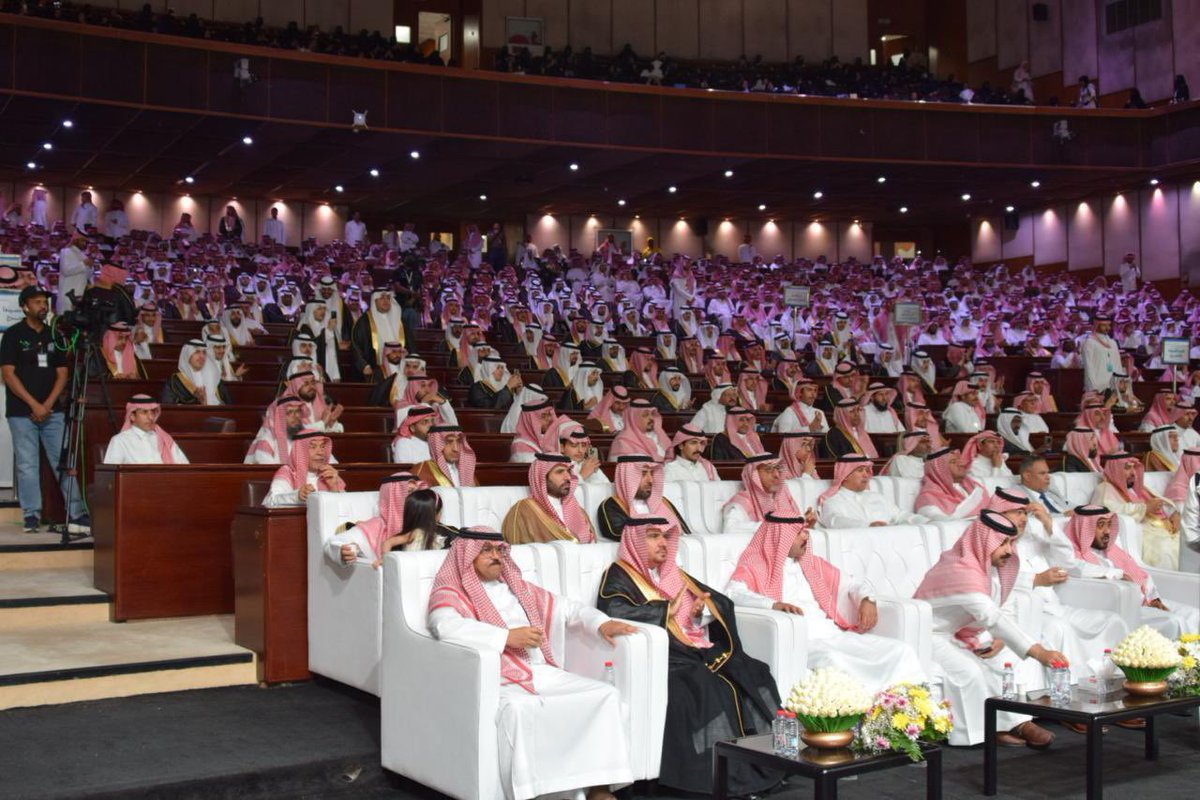 كلية الإعلام والاتصال tweet media
