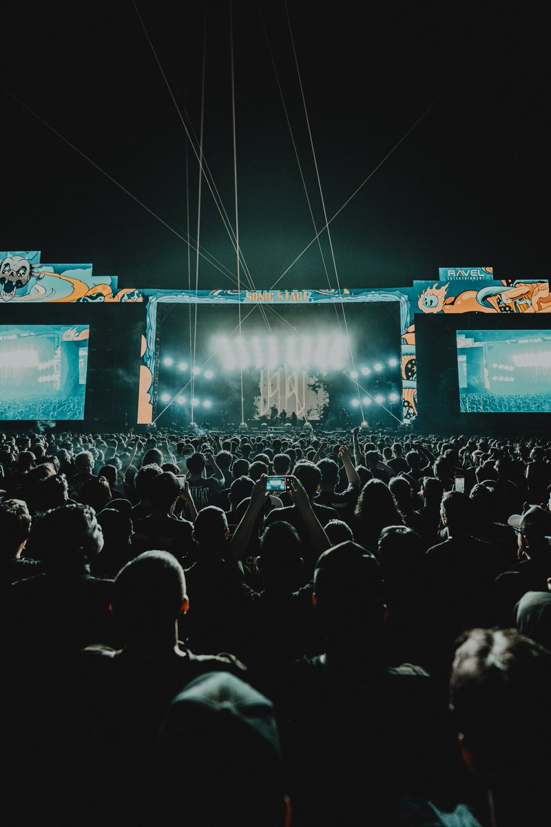 MemphisMayFire's tweet photo. Thank you, @hammersonicfest 🔥

📷: @jamescoffmann https://t.co/M25x3vNdVv