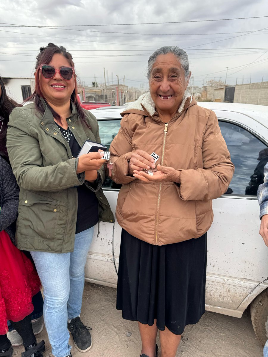 CasasporCristo's tweet image. Prayers lifted, doors opened. Grateful to witness lives changing in Mexico! ✝️ 🇲🇽

#casasporcristo #prayer #buildandserve #missiontrips