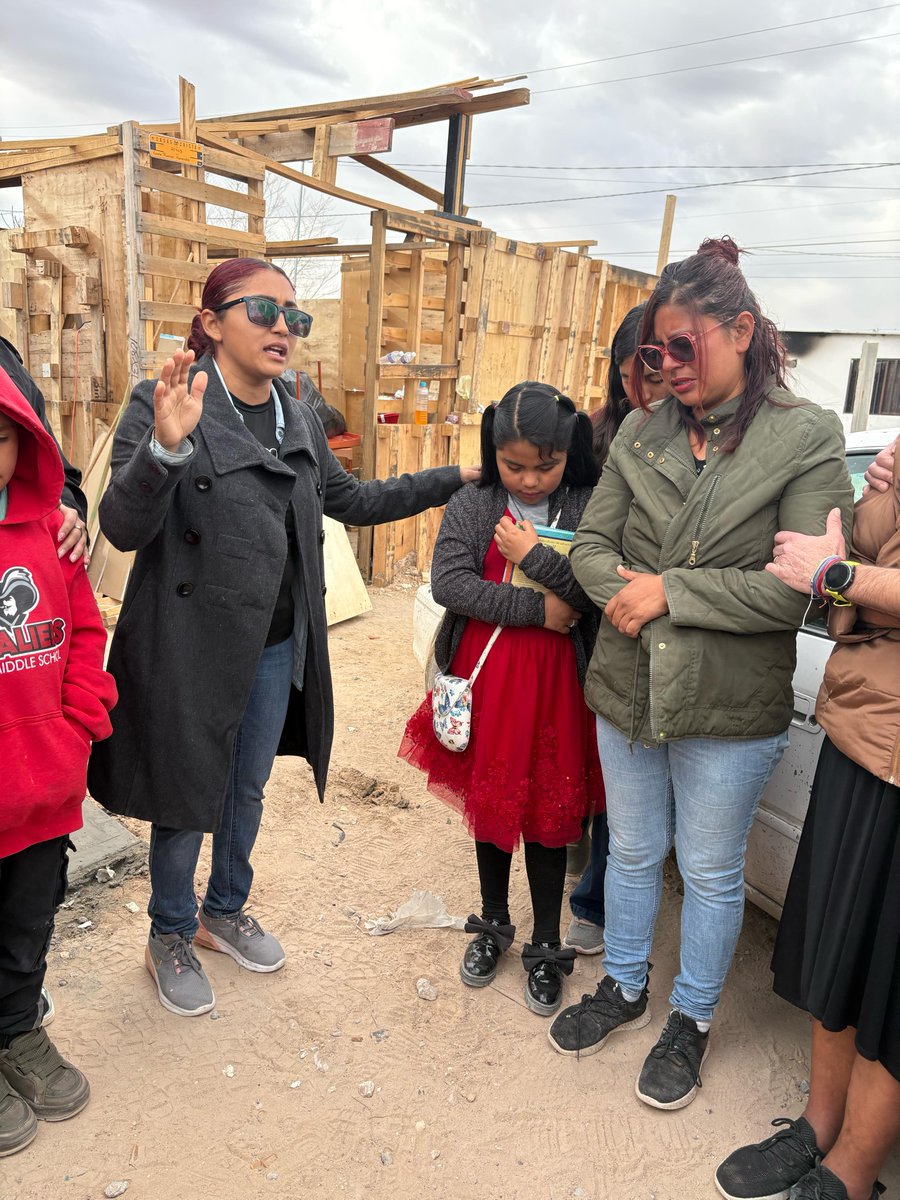 CasasporCristo's tweet image. Prayers lifted, doors opened. Grateful to witness lives changing in Mexico! ✝️ 🇲🇽

#casasporcristo #prayer #buildandserve #missiontrips