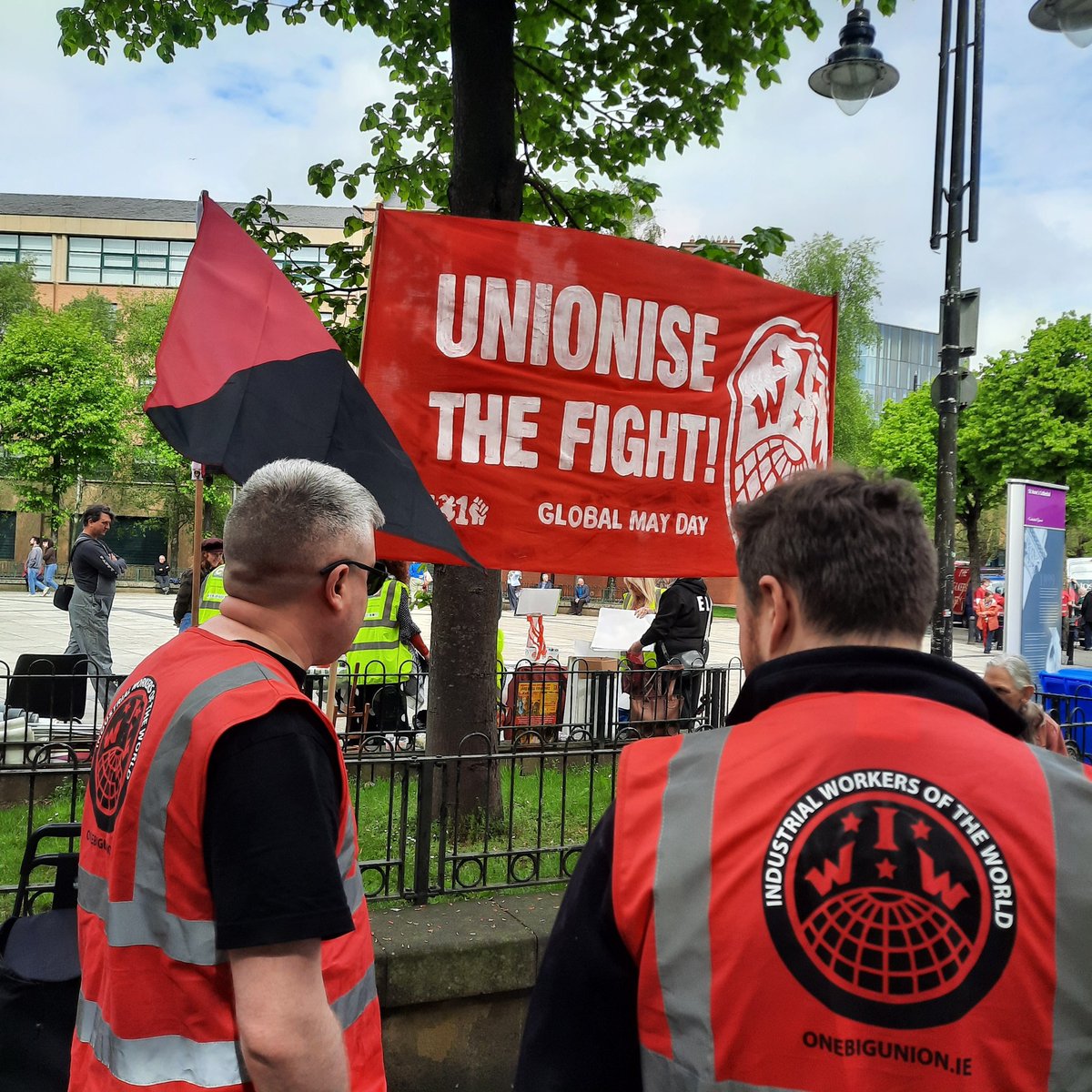 GlobalMayDayNet's tweet image. Comrades of the Industrial Workers of the World (IWW) #Belfast joined the biggest May Day rally of the city for the past few years with around 5000 workers.

overview of #GlobalMayDay26 activities worldwide: globalmayday.net/gmd2026/reports

#1world1struggle