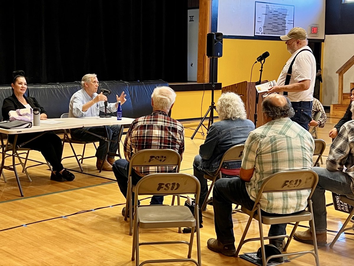 SenJeffMerkley's tweet photo. Big thanks to everyone who joined me for town hall conversations in Umatilla, Morrow, and Wheeler counties. Hearing firsthand about the challenges folks face and their ideas for our state and our country shapes the work I do in the Senate. https://t.co/jBsdUaQBLW
