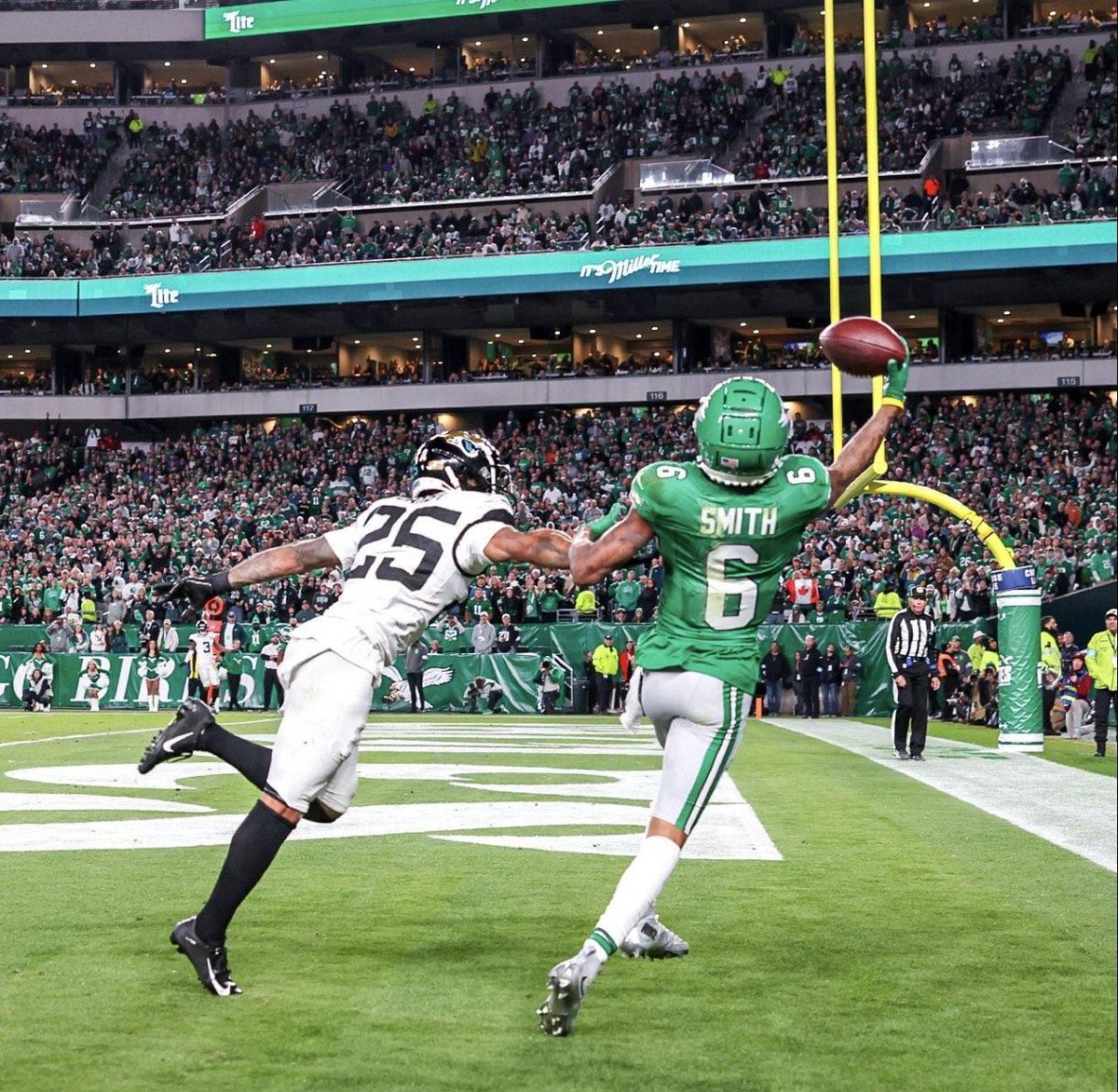 thomasrp93's tweet photo. We don't deserve DeVonta Smith.

- Among the most skilled in the league. 
- Exceptional teammate. Great person.
- Always working. Hustles. Never complains.

Completely under appreciated

#Eagles https://t.co/7kjaUXAa1d