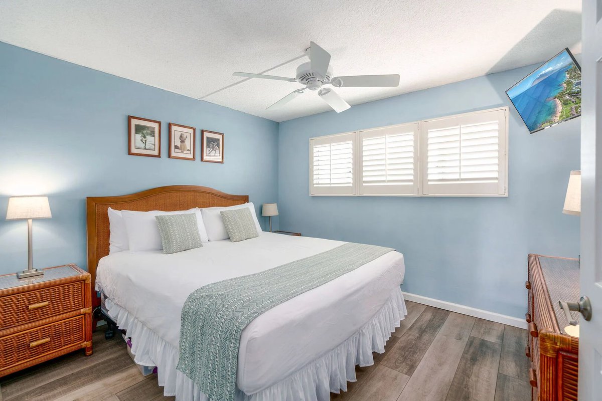 VacationMauiNet's tweet image. Ocean views, sunset skies, and Kamaole Beach I just steps away 🌊 Wake up, sip coffee on the lanai, and stroll to the sand for a perfect Kihei beach day.

Book direct at Vacation-Maui.net/Kamaole-Beach-… for best rates.

#MauiLife #BeachStay #OceanViews