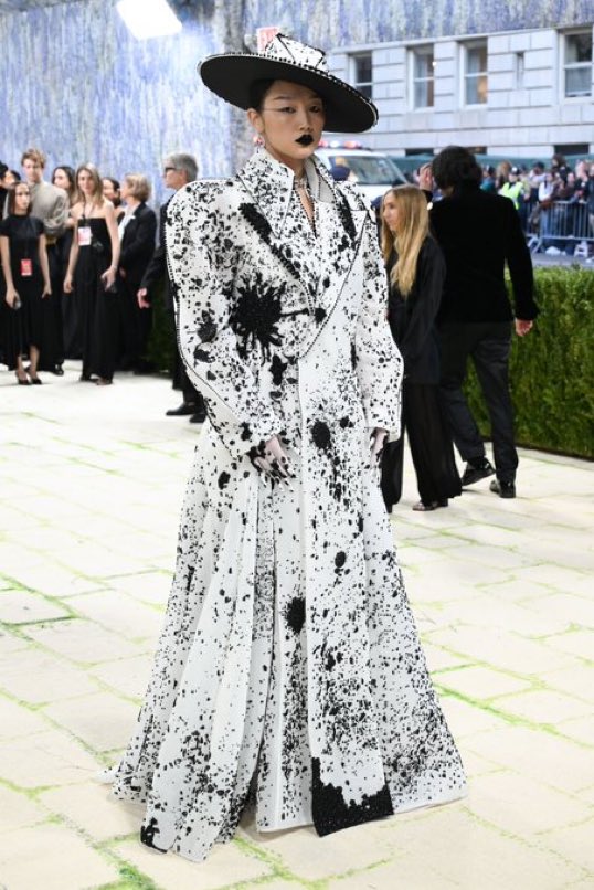 MET GALA CRITIC FOR 24 HOURS tweet media