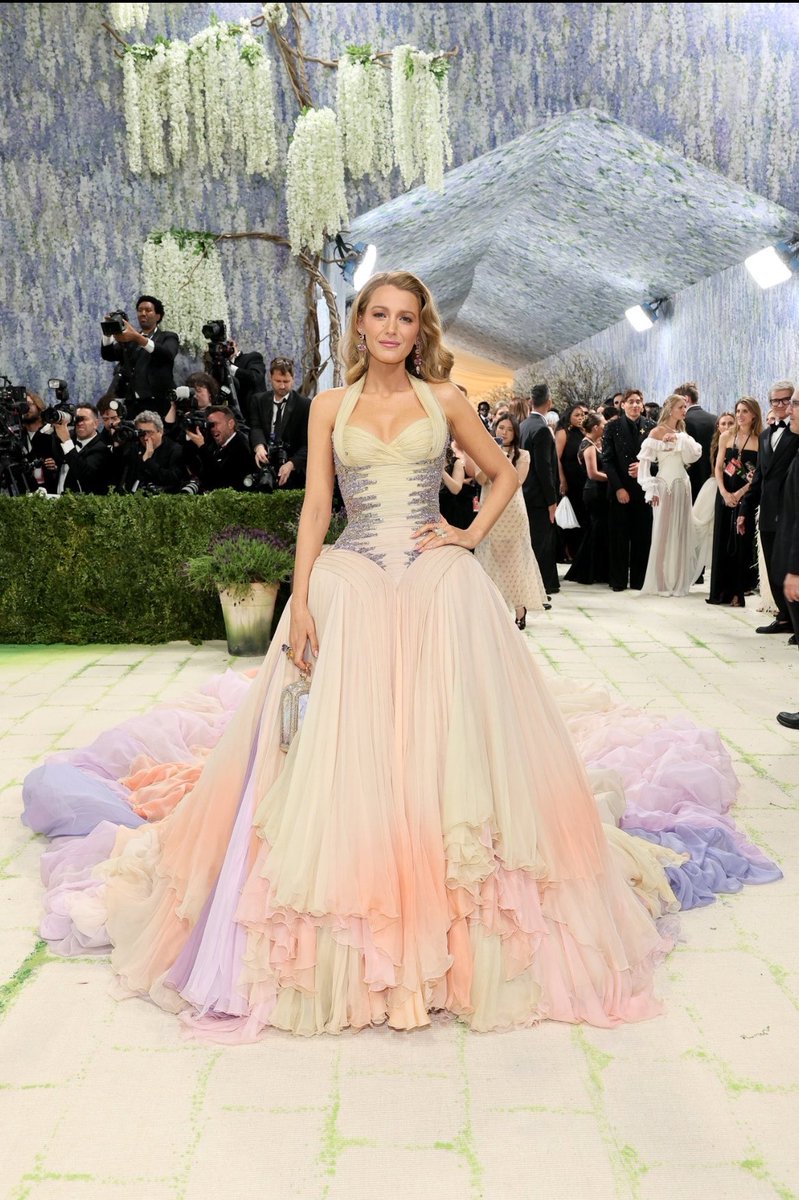 díganle hola a la reina de la met gala preciosa como siempre nunca decepciona