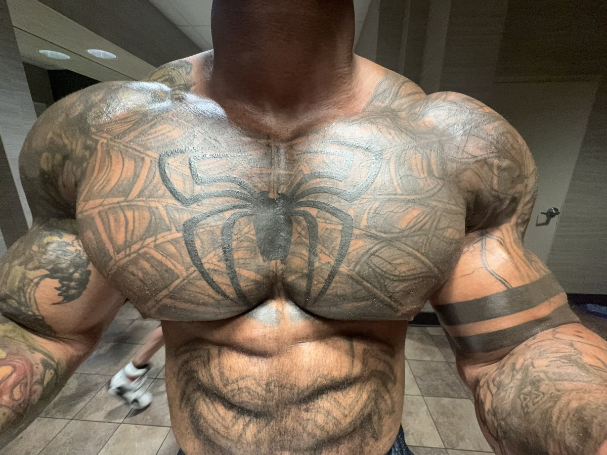 blackspiderfit's tweet photo. Somebody come play with my nipples 🕷️ https://t.co/6Fou6Xyuqf