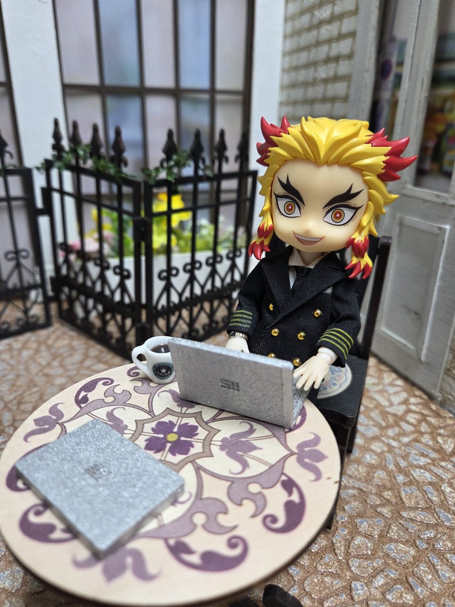 千枝さん(<a href="/DollhouseAndy/">千枝📙DollhouseAndy</a>)に作っていただいた✨🆕️✨✈️機長服！✨
みみこさんの🌊さんとおそろい！
めちゃくちゃカッコいい…👏👏👏👏

撮影しに羽田行きたい…

#ミニチュアスタジオ
<a href="/mini_studio_jp/">ミニチュアスタジオ</a>