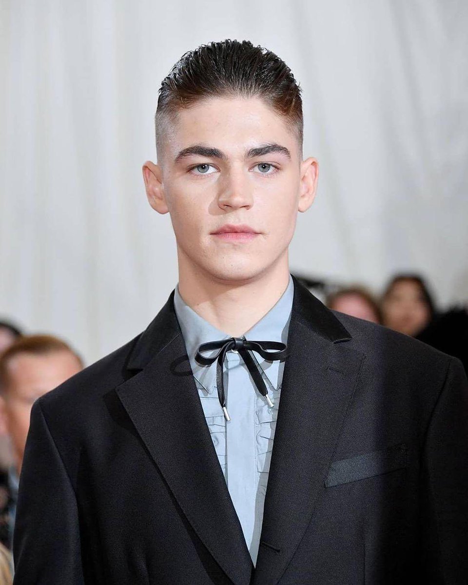 maxtonrivalry's tweet photo. He aged like the finest wine OH MY GOD  #metgala https://t.co/L2dpJNONef