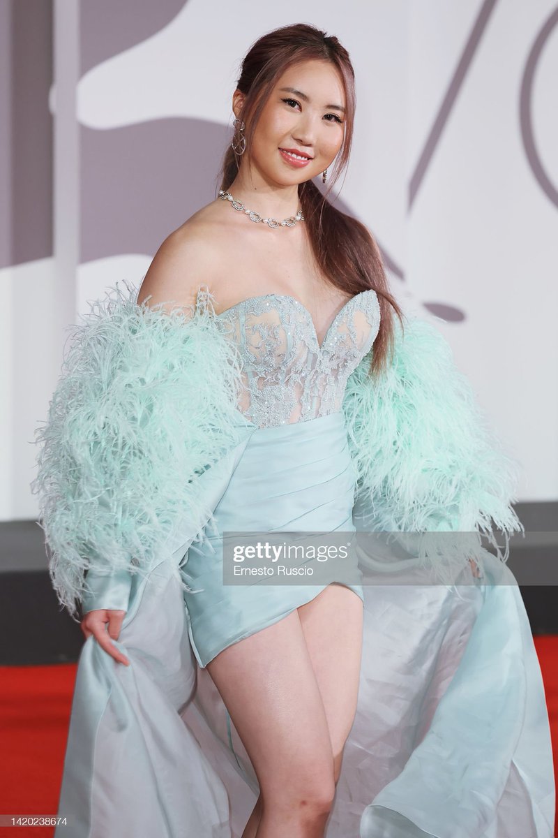 athear7z's tweet photo. Rocking Doll has arrived at #MetGala https://t.co/Iopayzb5o6