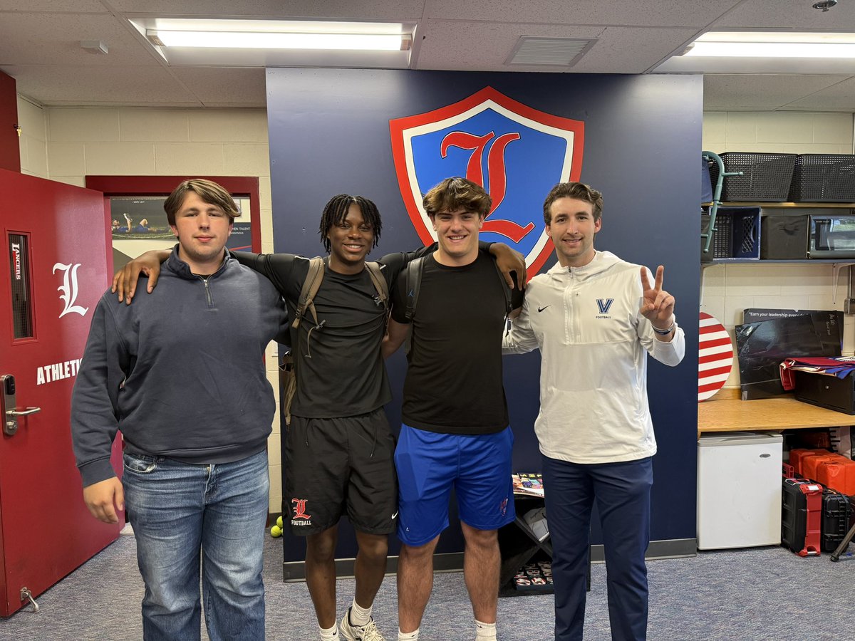 isaacLeeper09's tweet image. Really appreciate @CoachOConnor_ for taking the time to swing by our high school to meet with my teammates and I to talk about Villanova’s tremendous football program. I look forward to building this relationship throughout the recruiting process. #nova #TapTheRock #recruiting
