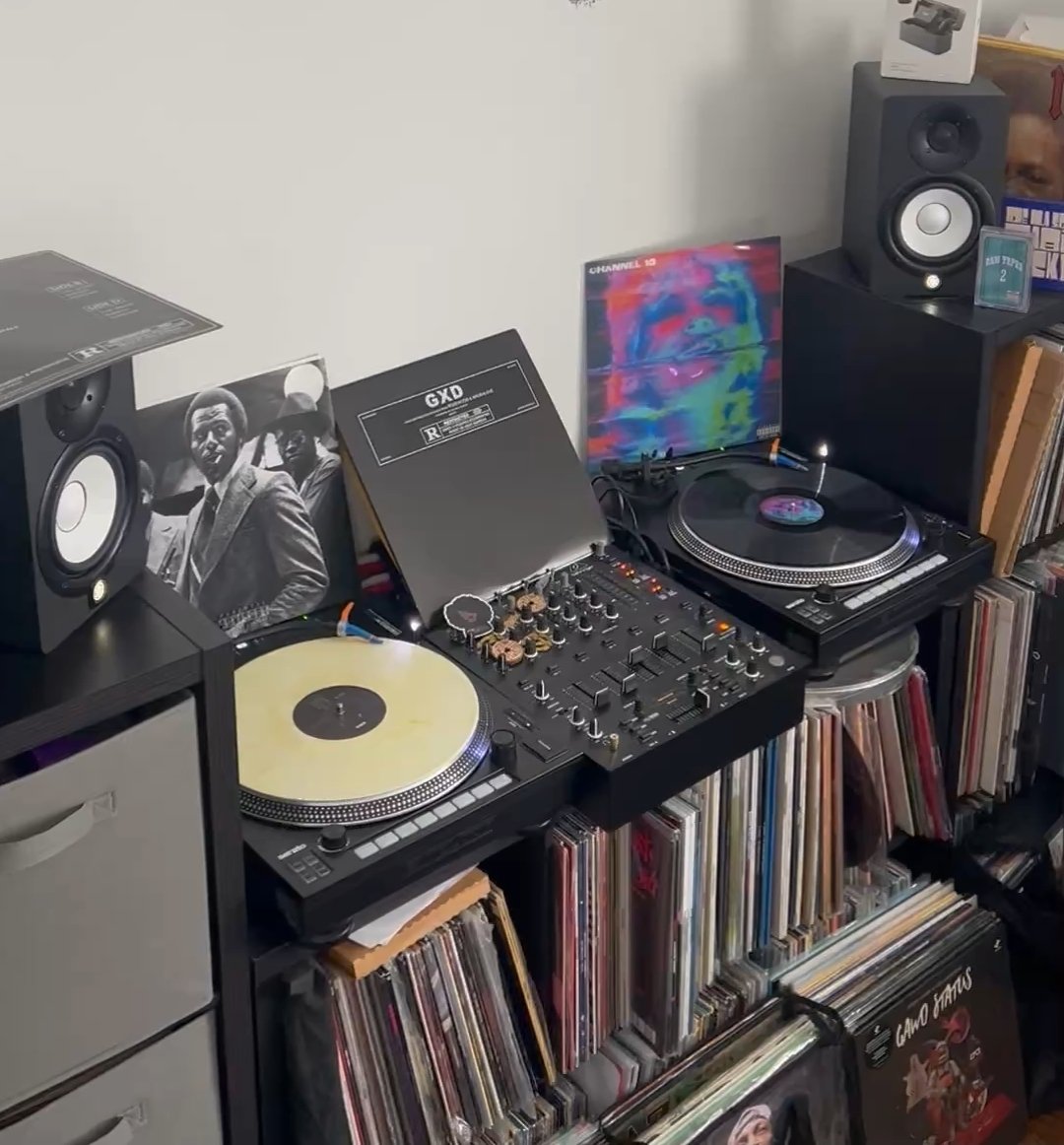 jubei208's tweet photo. I RECEIVED A NEWLY RELEASED ROZEWOOD #VINYL &amp; TOOK OUT AN OLDER ALBUM AS WELL.

🫡 @krushlovely @soundscience_ @ROZEWOOD_exe 

#ROZEWOOD #ALBUMS:
#CHANNEL13 
#GXD WITH @#KRUSHLOVE

#THEWINNERS
#AMITYVILLE #ATLANTA #LOSANGELES #RIODEJANEIRO #CHICAGO #EMCEE #PRODUCER
#WIKIHHDG https://t.co/UFqgMYHTkR