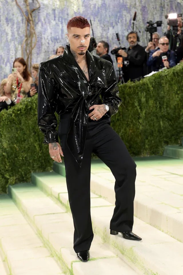 rouletteont's tweet photo. The Met Gala https://t.co/lhN6EeE8PP