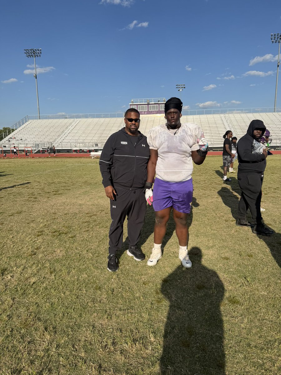 ChrisCa05648693's tweet photo. #AGTG After a great conversation with @Coach_Woods_  i’m blessed to have a offer from TSU🔵@coachlester91 @SouthwindJags @Tankb24 @treykali_38125 @CoachDharris55 @tssaastarz @CMAnderson247 https://t.co/qWYjFwus5L