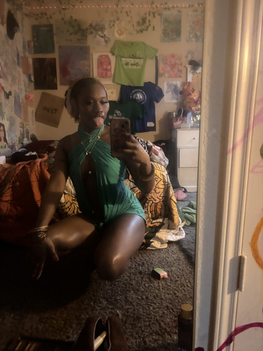 Ionlyexistonline tweet media