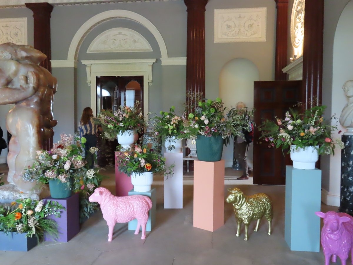 knittedknobs's tweet image. gold one too  #myyearinnuddystatues #mayday #bankholiday #baaaaa