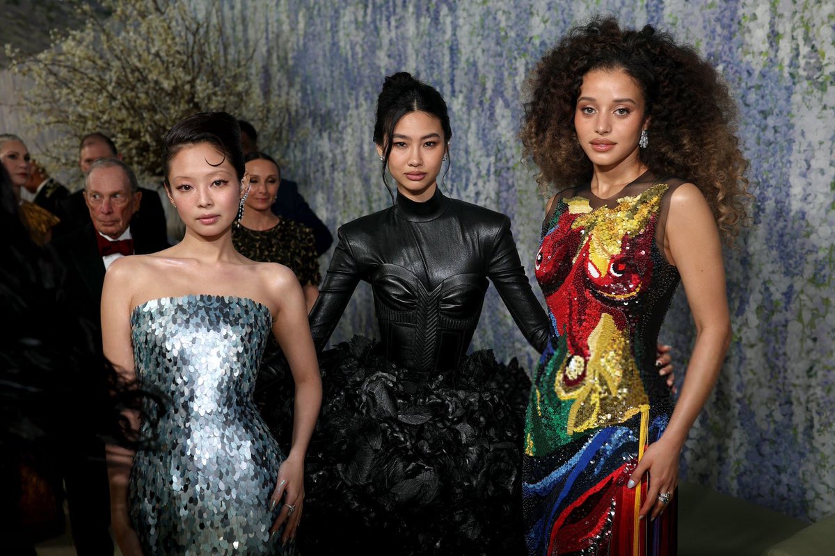 _inmusic_'s tweet photo. JENNIE, Hoyeon, and Chase Infiniti stun at the 2026 #MetGala. https://t.co/jDY7Ezew6W